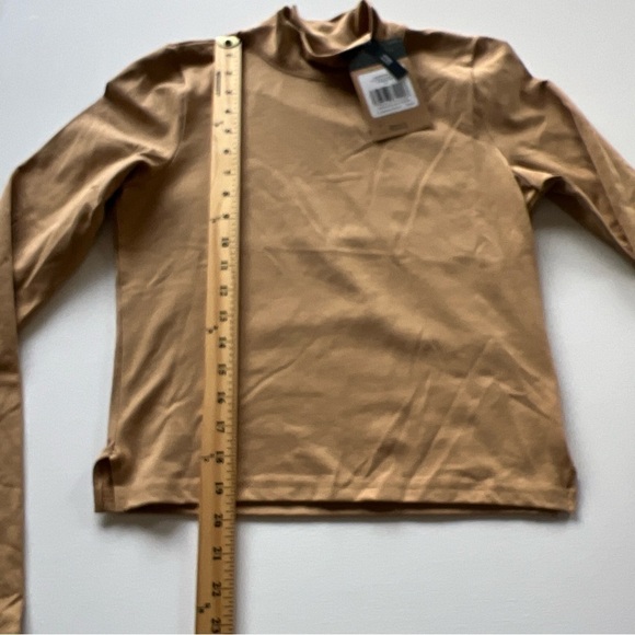 NWT North Face Womens Medium Pullover Almond Butter Crop Tee LS (V) - Picture 5 of 6